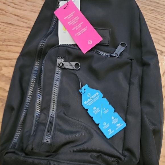 NEW VERA BRADLEY ReActive  Sleek Black Crossbody Bag with Durable Fabric - Picture 6 of 8